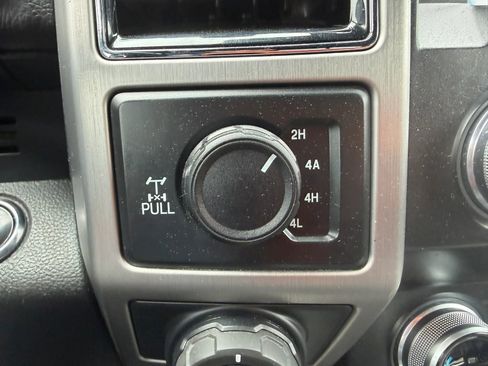 Used 2019 Ford F150 Platinum w/ Equipment Group 701A Luxury AWD/4WD image 19