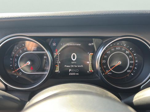 Used 2021 Jeep Gladiator Sport AWD/4WD image 19