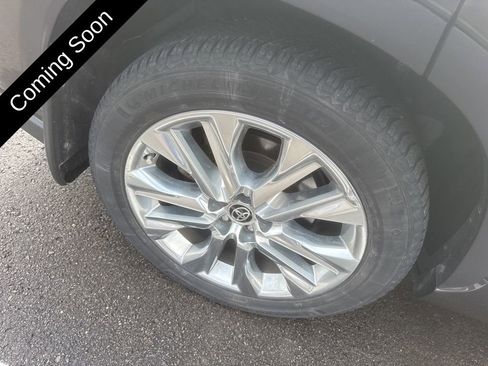 Used 2021 Toyota Highlander Limited image 11