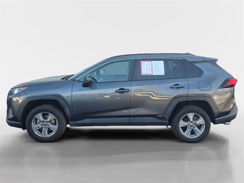 Used 2022 Toyota RAV4 LE image 7