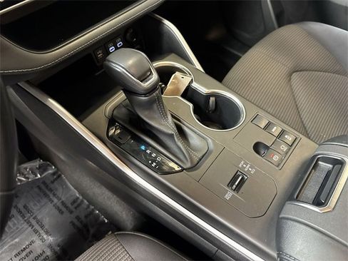 Used 2023 Toyota Highlander LE image 21