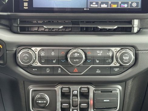 New 2026 Jeep Wrangler Unlimited Rubicon image 17