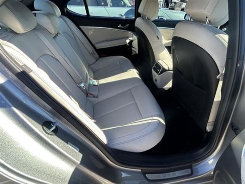 Used 2025 Genesis G70 2.5T image 28