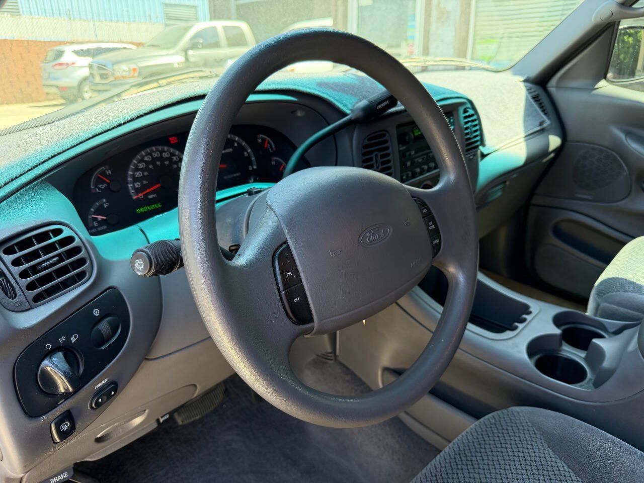 Used 2002 Ford Expedition XLT RWD image 19