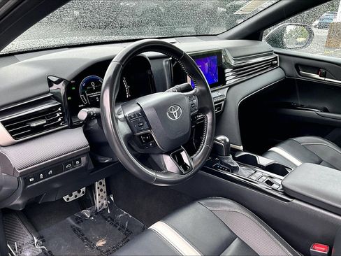 Used 2025 Toyota Camry SE FWD image 13