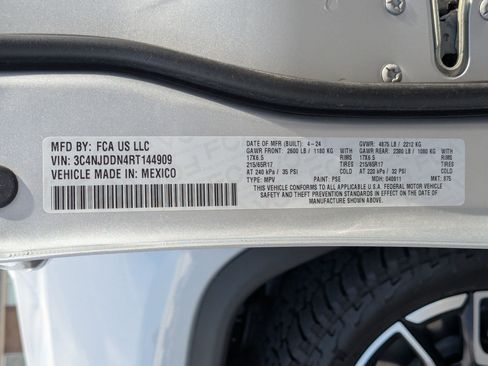 Used 2024 Jeep Compass Trailhawk AWD/4WD image 35