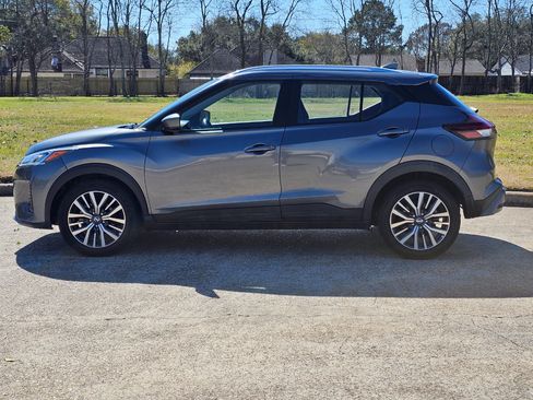 Used 2021 Nissan Kicks SV image 9