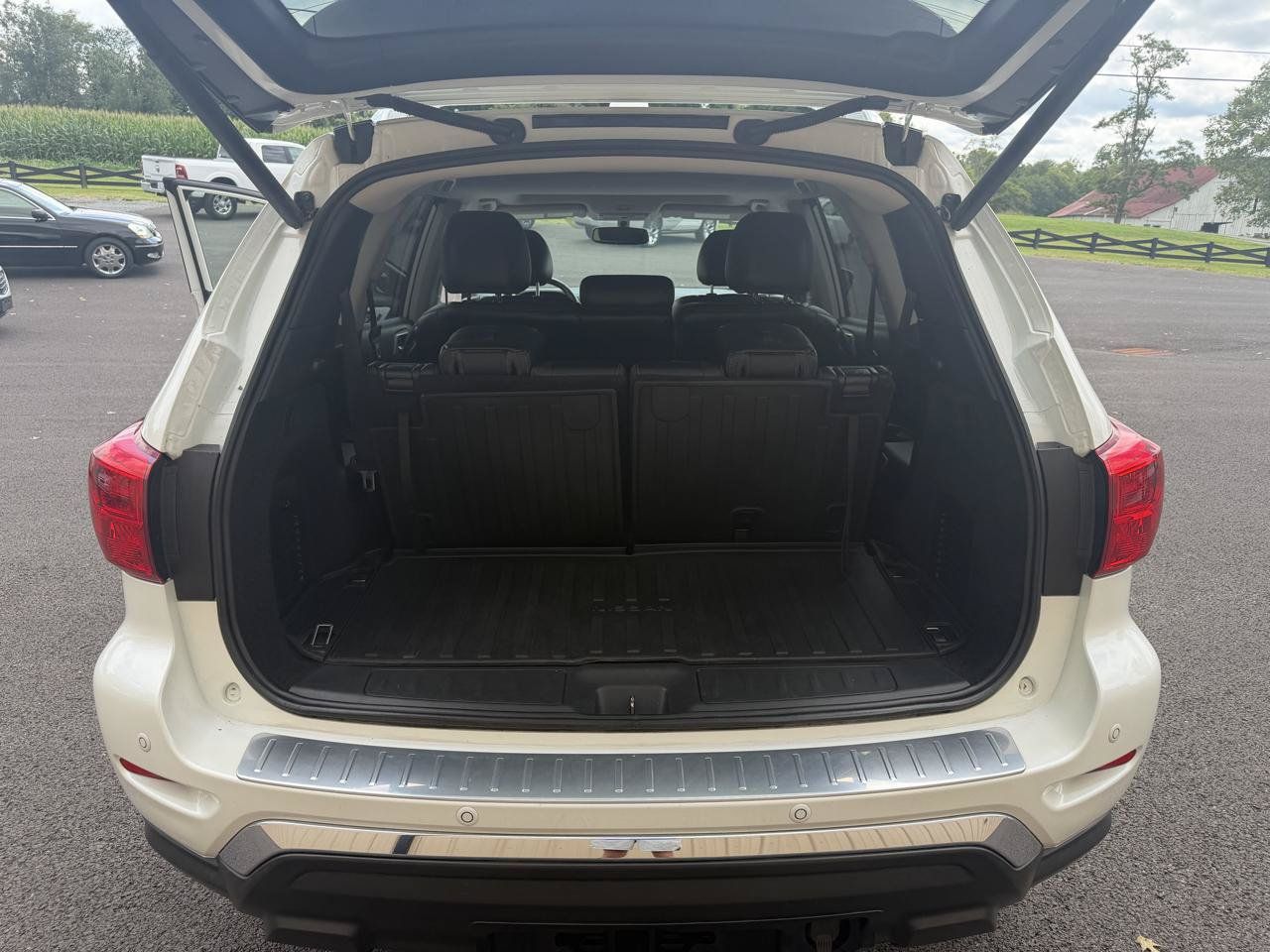 Used 2020 Nissan Pathfinder Platinum FWD image 12