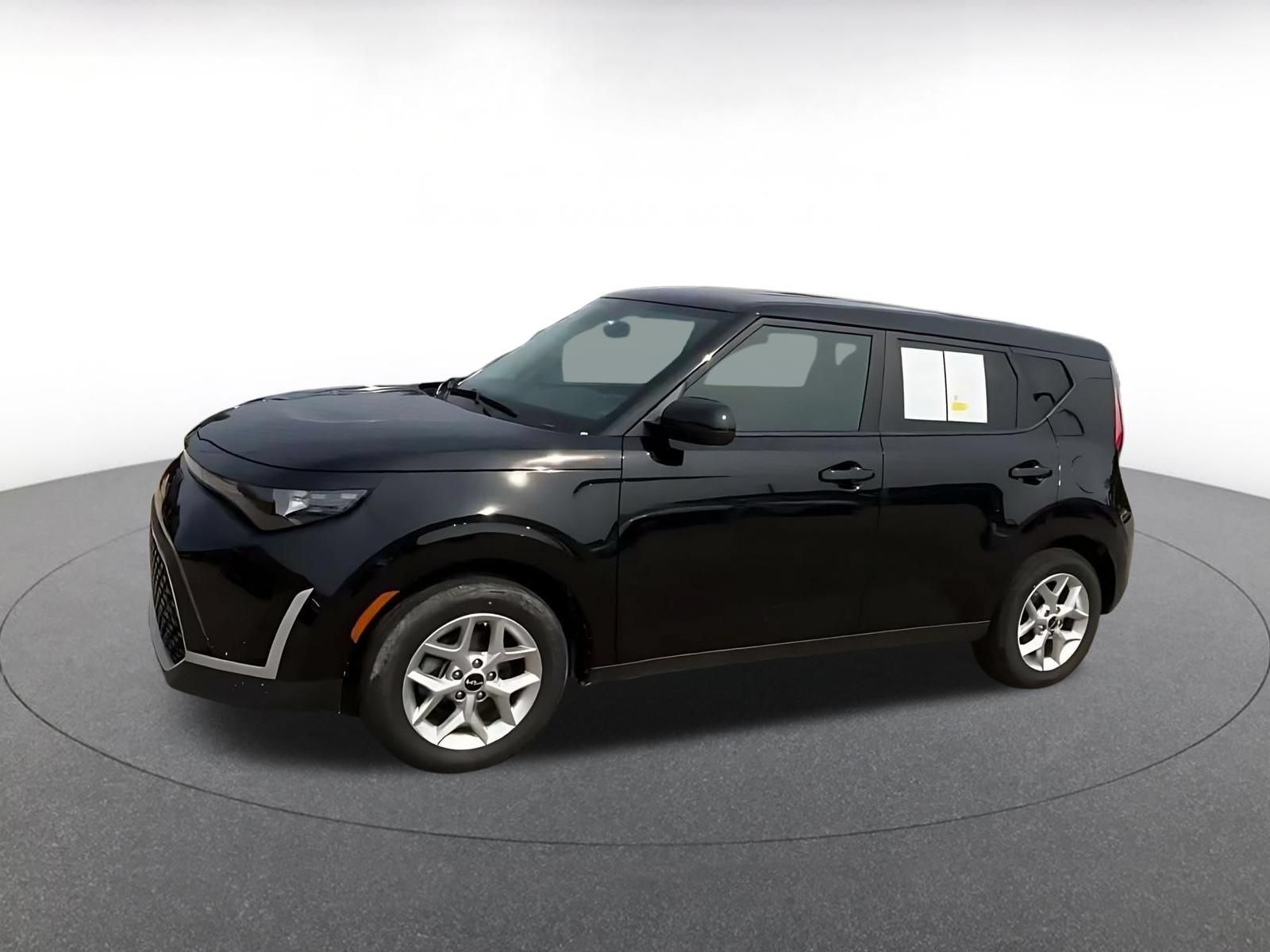 Used 2025 Kia Soul LX w/ LX Technology Package FWD image 6