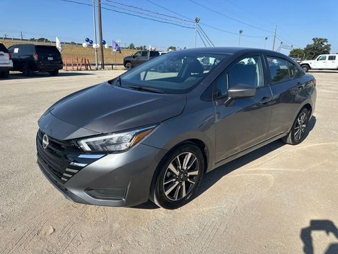 Used 2025 Nissan Versa SV FWD image 1