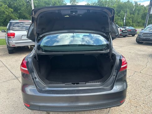 Used 2016 Ford Focus SE w/ SE Winter Package FWD image 13