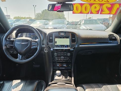 Used 2018 Chrysler 300 S w/ 300S Premium Group RWD image 15