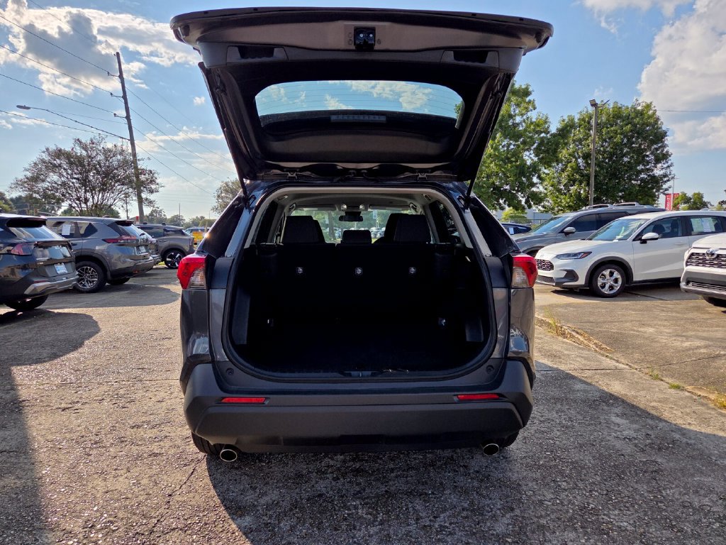 Used 2025 Toyota RAV4 LE AWD/4WD image 27
