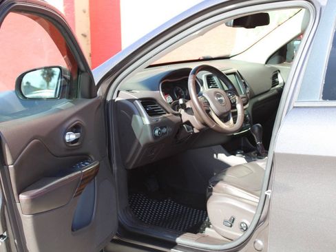 Used 2015 Jeep Cherokee Trailhawk w/ Comfort/Convenience Group AWD/4WD image 11