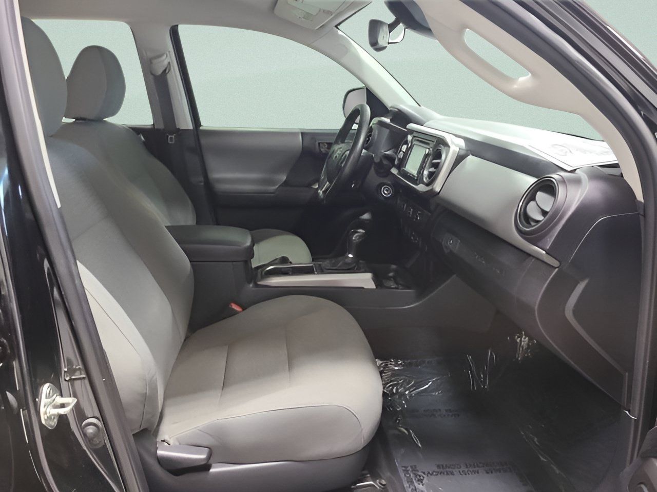 Used 2019 Toyota Tacoma SR5 AWD/4WD image 13