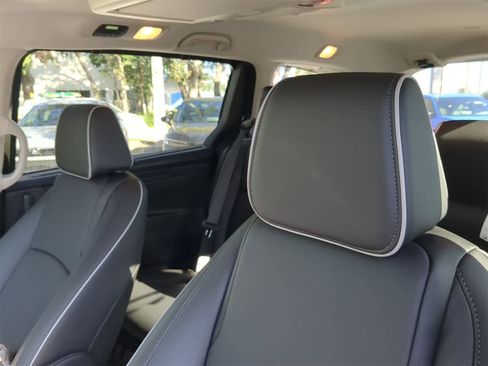 Used 2025 Honda Odyssey Touring image 7