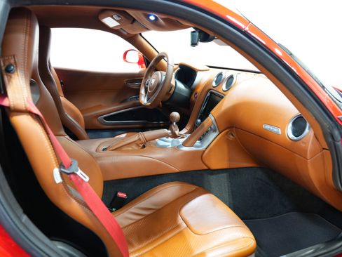 Used 2013 SRT Viper GTS w/ GTS Laguna Interior Pkg image 34