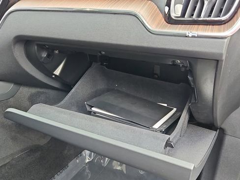 Used 2024 Volvo XC60 B5 Plus image 21