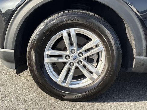 Used 2023 Ford Explorer XLT AWD/4WD image 12