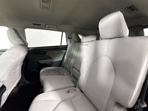 Certified 2023 Toyota Highlander L image 30