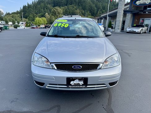 Used 2005 Ford Focus ZX4 Sedan FWD image 2