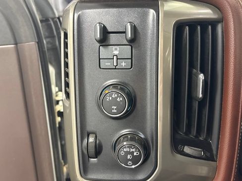 Used 2016 Chevrolet Silverado 2500 High Country w/ Duramax Plus Package AWD/4WD image 18