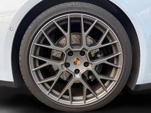 Used 2025 Porsche 911 Carrera RWD image 27