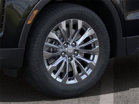 New 2024 Cadillac XT4 Luxury w/ Cold Weather Package image 9