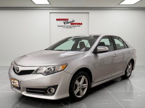 Used 2014 Toyota Camry SE image 3