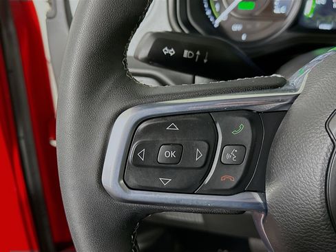 Used 2025 Jeep Wrangler Sahara image 16