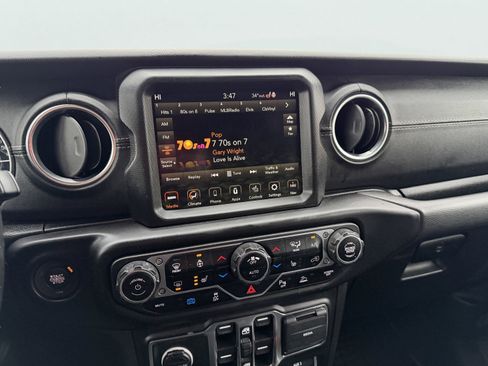 Used 2021 Jeep Wrangler Unlimited Sahara w/ Cold Weather Group image 22