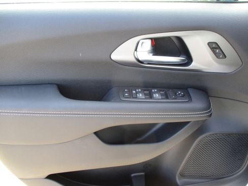 New 2026 Chrysler Pacifica Select FWD image 30