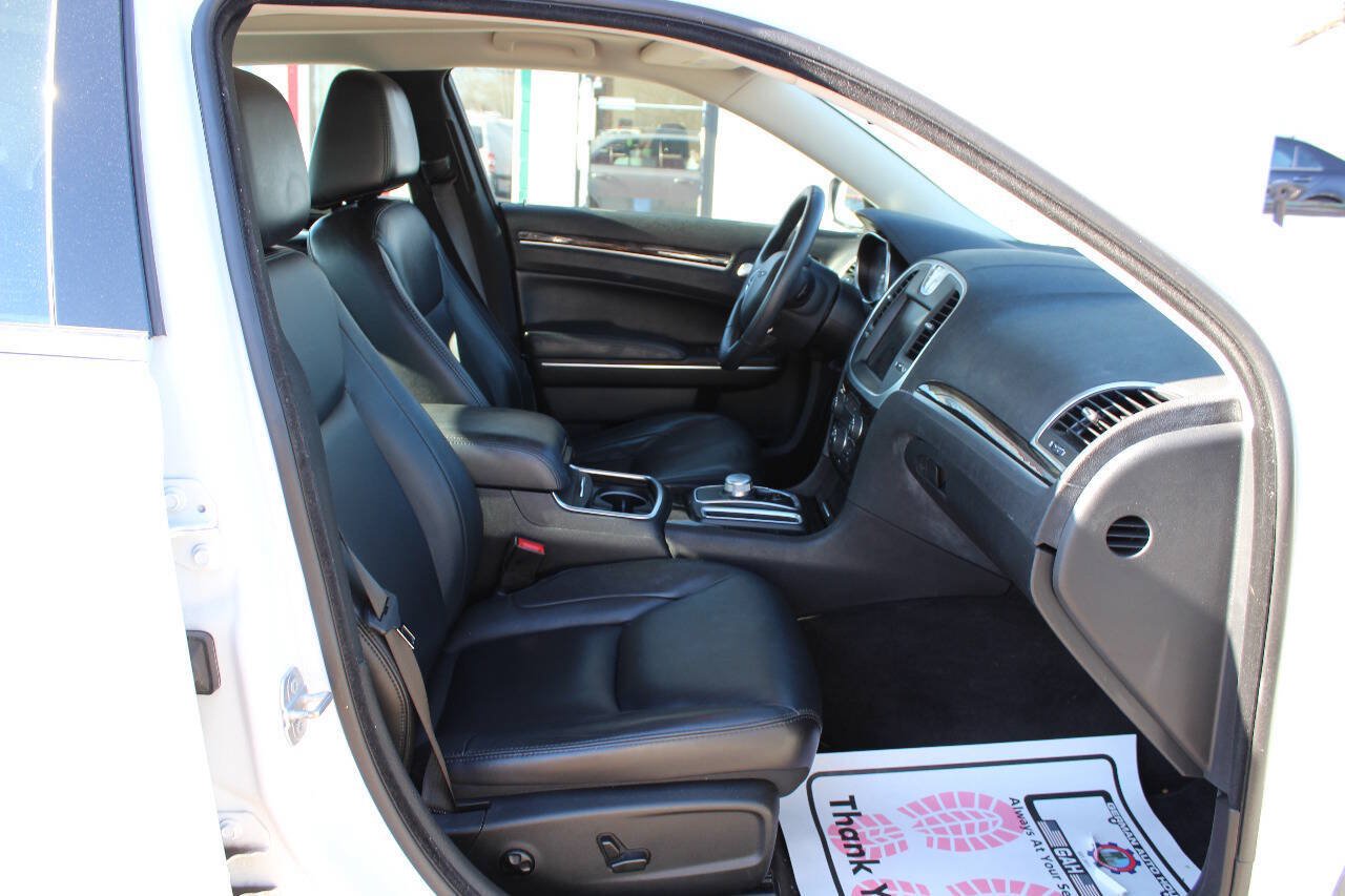 Used 2016 Chrysler 300 Limited AWD/4WD image 17