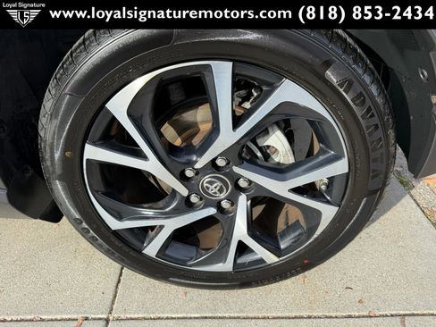 Used 2018 Toyota C-HR XLE image 10