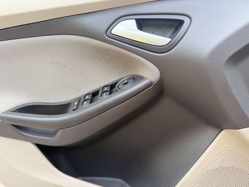 Used 2012 Ford Focus SE FWD image 16