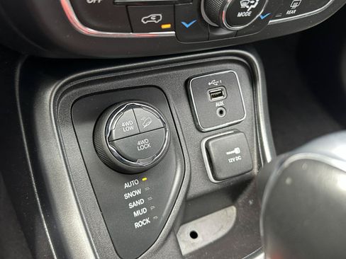Used 2020 Jeep Compass Trailhawk AWD/4WD image 60