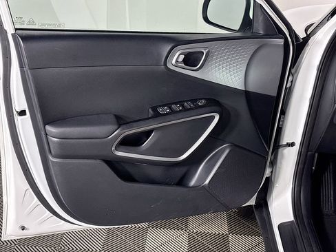 Certified 2025 Kia Soul LX image 11