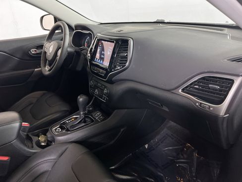 Used 2022 Jeep Cherokee Limited w/ Mopar Interior Package AWD/4WD image 28