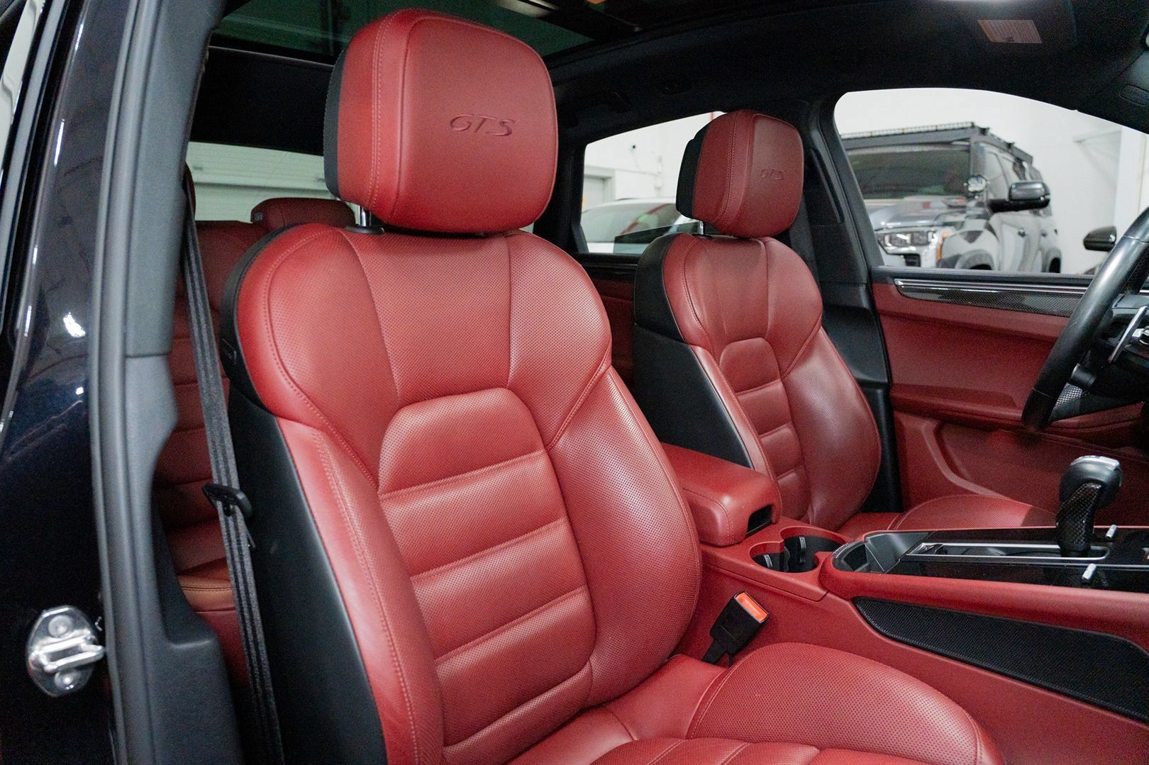 Used 2022 Porsche Macan GTS AWD/4WD image 34