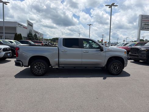 Used 2024 Chevrolet Silverado 1500 RST w/ Z71 Off-Road Package AWD/4WD image 5