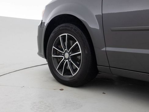 Used 2017 Dodge Grand Caravan SE FWD image 17