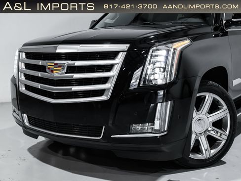 Used 2019 Cadillac Escalade Luxury image 16