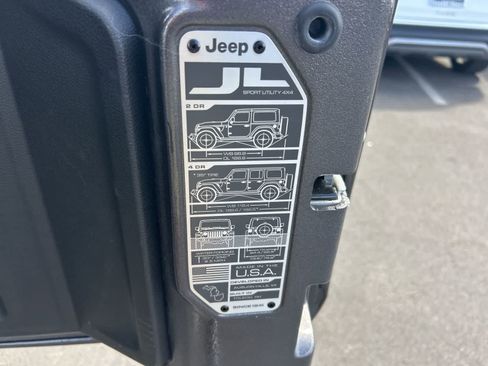 Used 2021 Jeep Wrangler Unlimited Sahara image 28