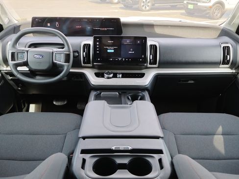 Used 2025 Ford Expedition Active image 22