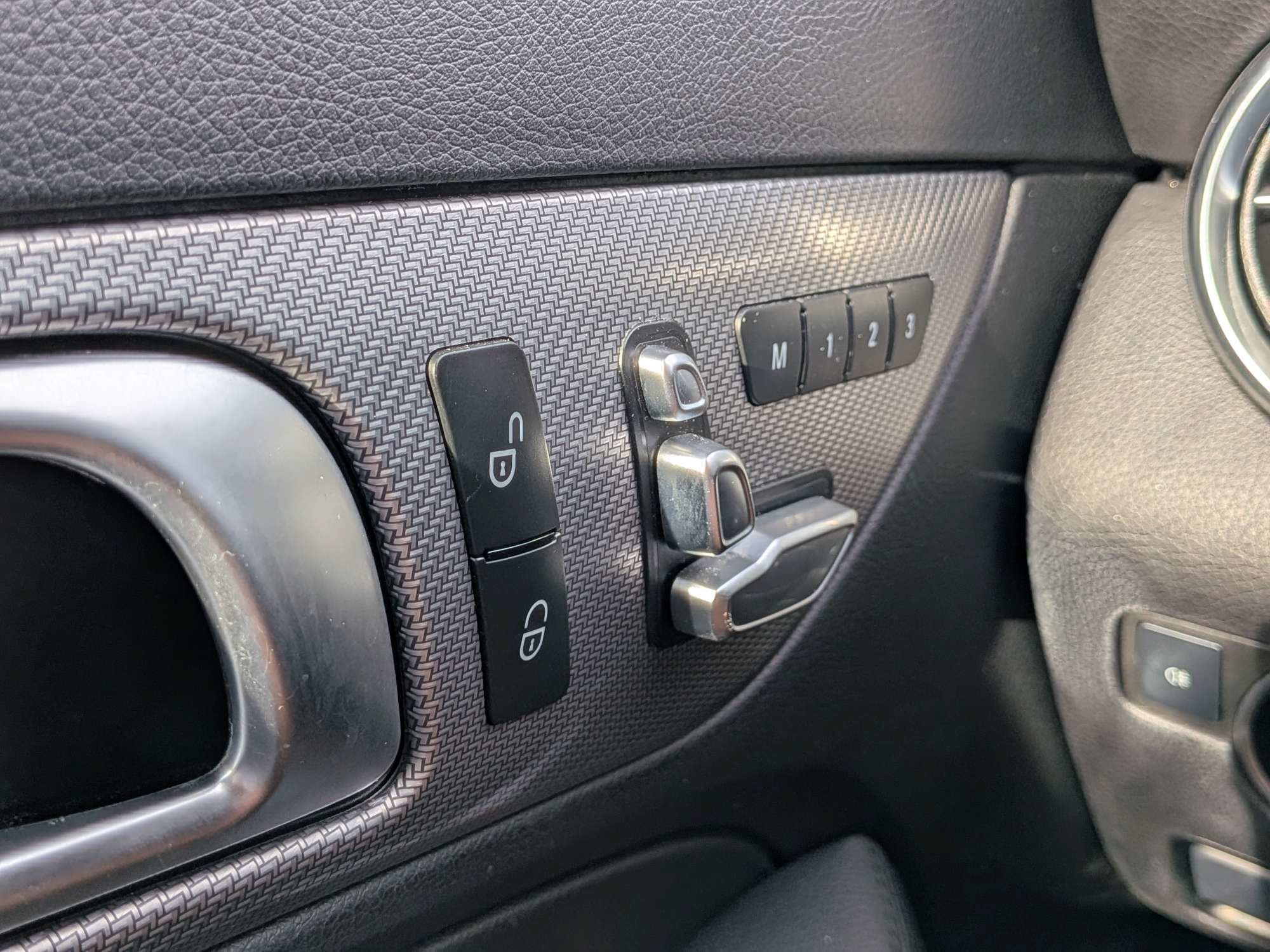 Used 2017 Mercedes-Benz SLC 300 image 22