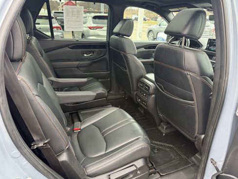 Used 2023 Honda Pilot TrailSport image 11