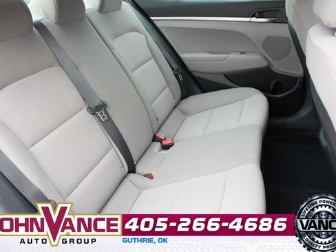 Used 2020 Hyundai Elantra SE image 17