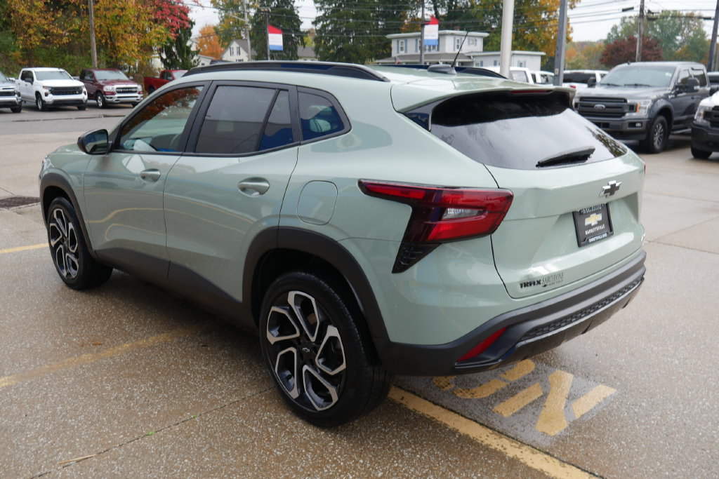 Used 2024 Chevrolet Trax RS FWD image 19