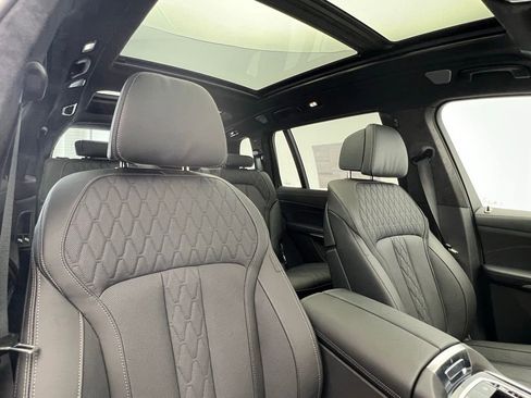 Certified 2025 BMW X7 M60i image 8