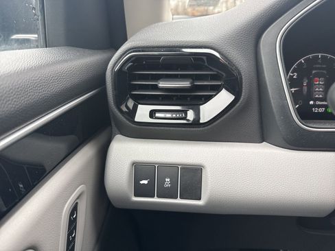 Used 2023 Honda Pilot Touring image 25